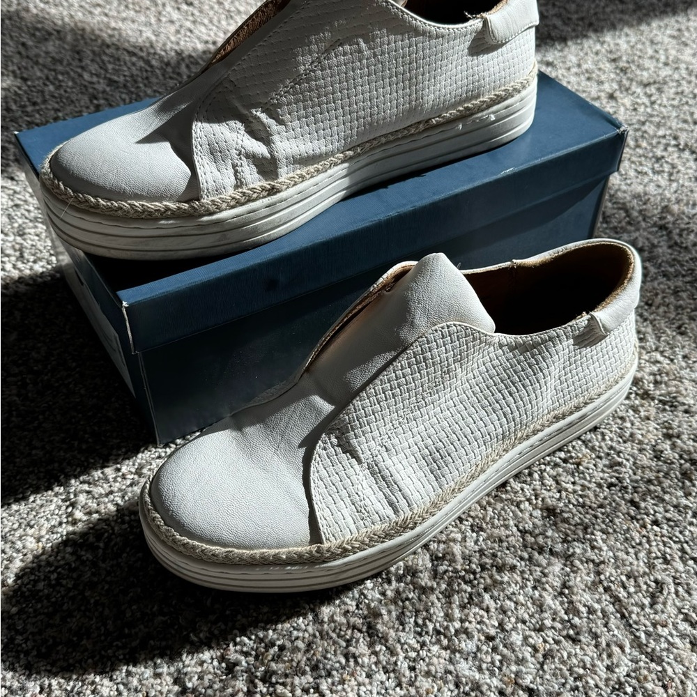 Universal Thread No Lace Sneakers - Picture 2 of 3